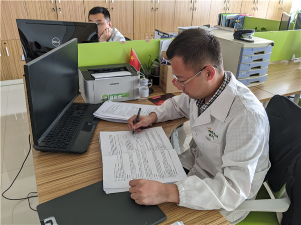 只爭(zhēng)朝夕，不負(fù)韶華